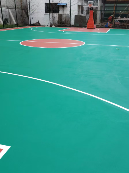 南雄 球场长期使用易出现地面开裂